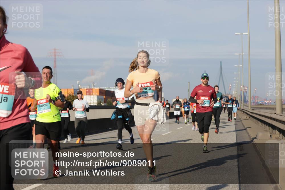 03.10.2025 - Köhlbrandbrückenlauf Jannik Wohlers http://msf.ph/oto/9089011 03.10.2025 09:58:24 Position 3 2110, 1437 meine-sportfotos.de