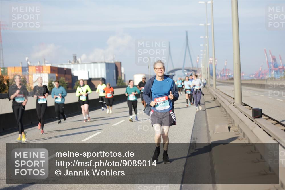 03.10.2025 - Köhlbrandbrückenlauf Jannik Wohlers http://msf.ph/oto/9089014 03.10.2025 10:09:16 Position 3 2259 meine-sportfotos.de