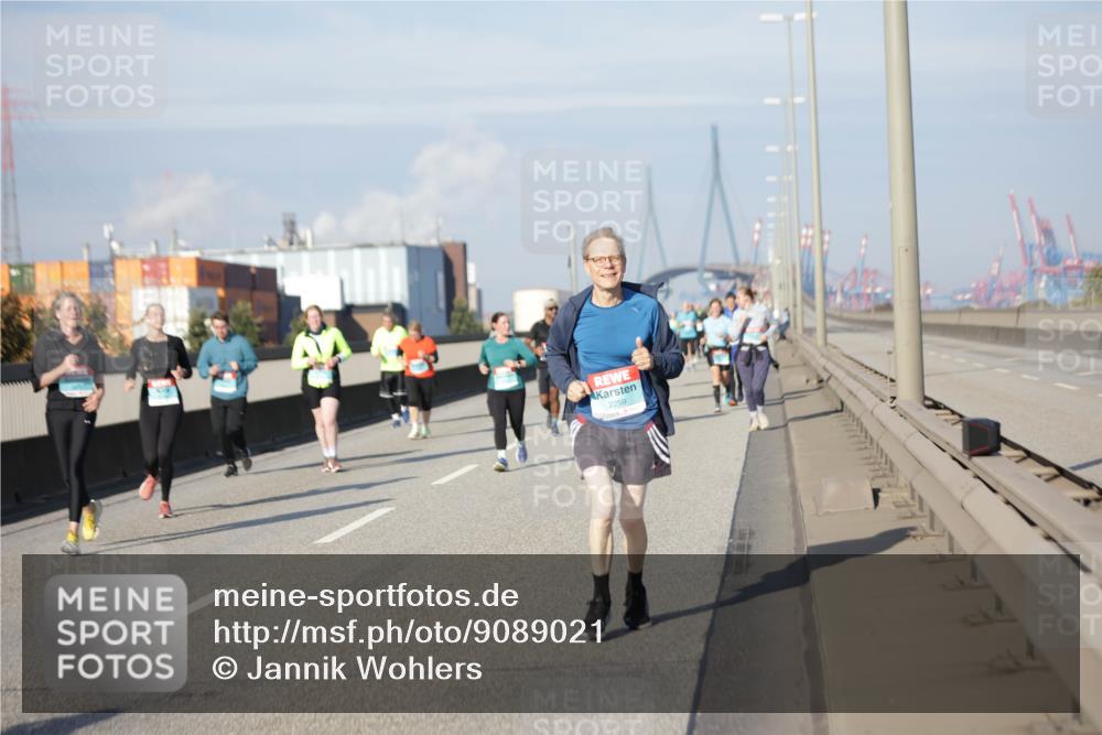 03.10.2025 - Köhlbrandbrückenlauf Jannik Wohlers http://msf.ph/oto/9089021 03.10.2025 10:09:16 Position 3 2259 meine-sportfotos.de