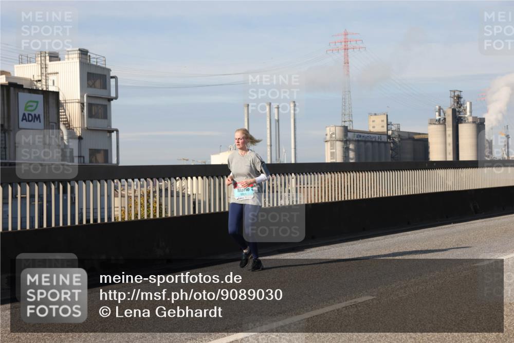 03.10.2025 - Köhlbrandbrückenlauf Lena Gebhardt http://msf.ph/oto/9089030 03.10.2025 10:06:58 Position 2 1824 meine-sportfotos.de