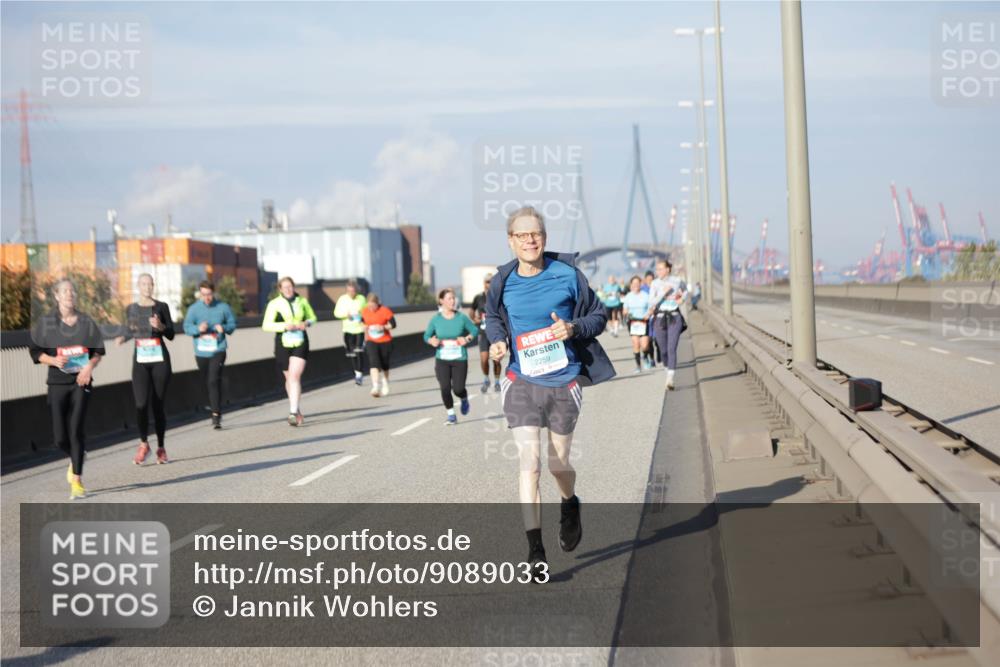 03.10.2025 - Köhlbrandbrückenlauf Jannik Wohlers http://msf.ph/oto/9089033 03.10.2025 10:09:16 Position 3 2259 meine-sportfotos.de