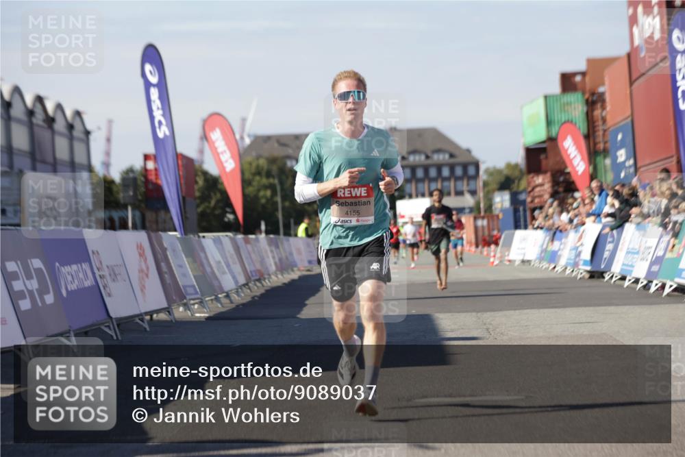 03.10.2025 - Köhlbrandbrückenlauf Jannik Wohlers http://msf.ph/oto/9089037 03.10.2025 12:53:32 Ziel 4029, 4155, 6241, 6656, 6804 meine-sportfotos.de