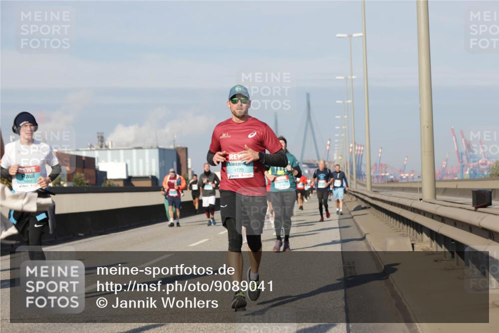 03.10.2025 - Köhlbrandbrückenlauf Jannik Wohlers http://msf.ph/oto/9089041 03.10.2025 09:58:25 Position 3 1852, 1770 meine-sportfotos.de