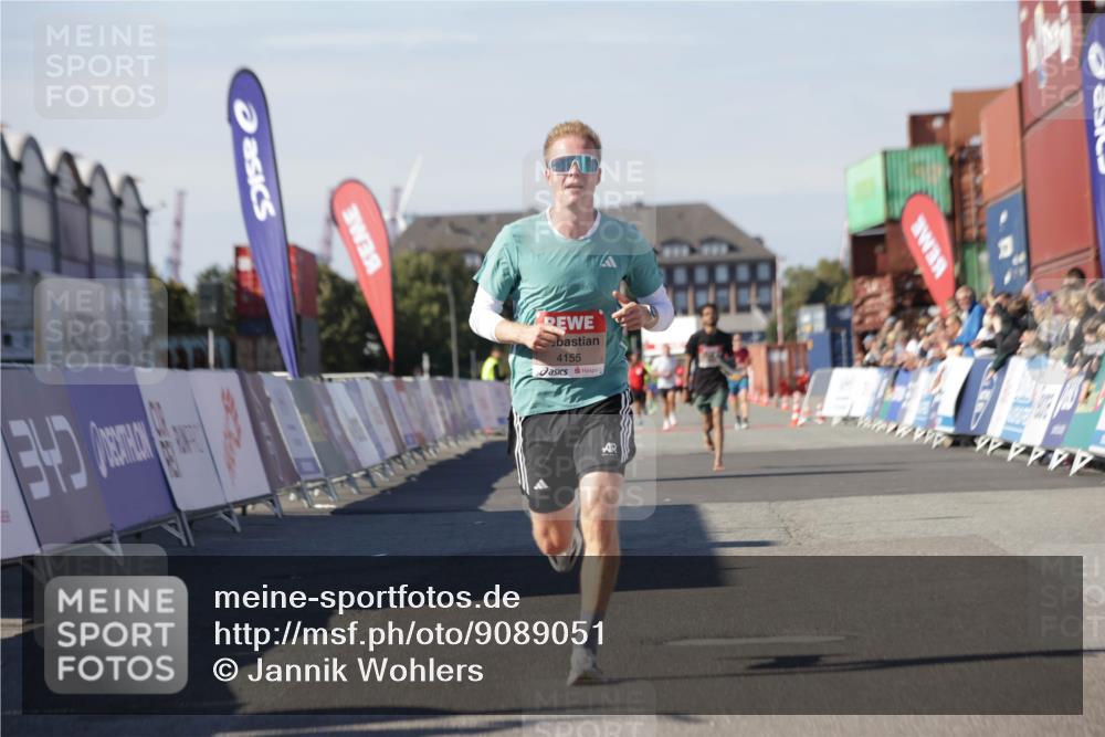 03.10.2025 - Köhlbrandbrückenlauf Jannik Wohlers http://msf.ph/oto/9089051 03.10.2025 12:53:32 Ziel 4029, 4155, 6241, 6656, 6804 meine-sportfotos.de