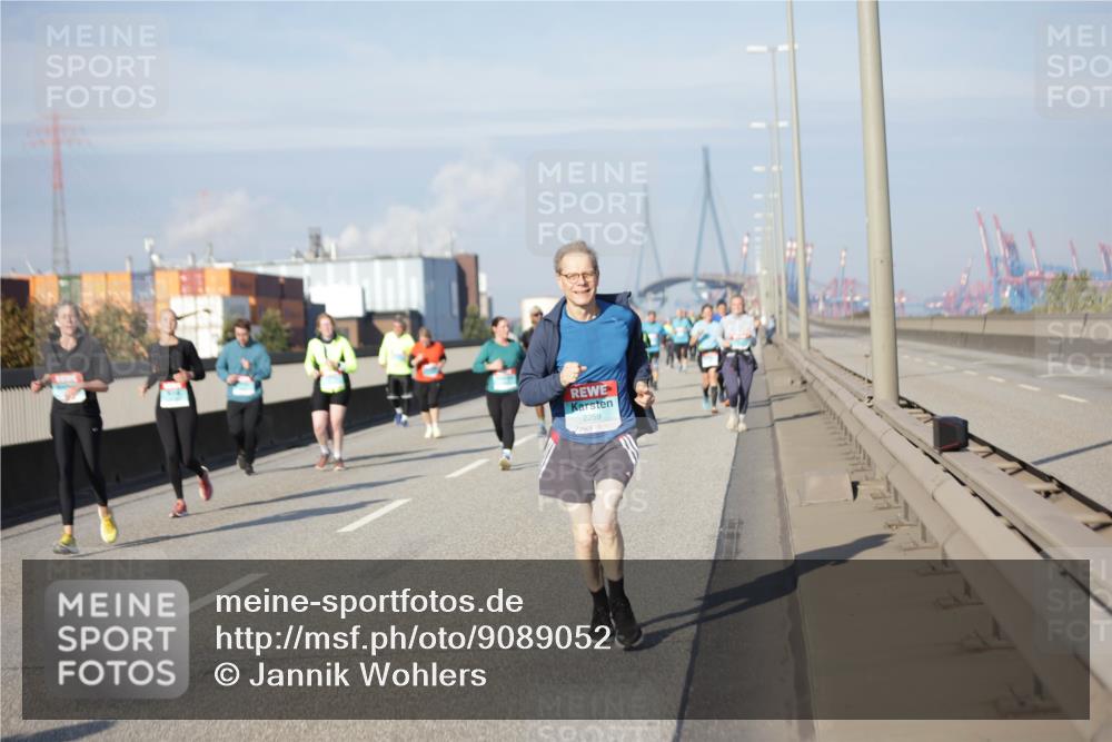 03.10.2025 - Köhlbrandbrückenlauf Jannik Wohlers http://msf.ph/oto/9089052 03.10.2025 10:09:16 Position 3 2259 meine-sportfotos.de