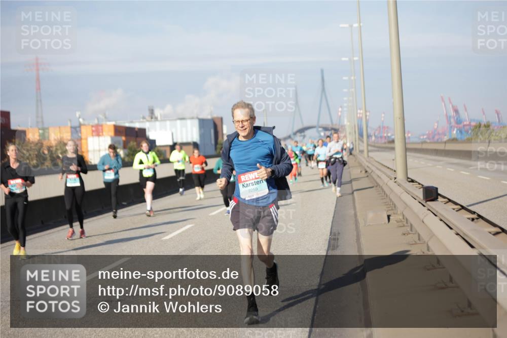 03.10.2025 - Köhlbrandbrückenlauf Jannik Wohlers http://msf.ph/oto/9089058 03.10.2025 10:09:17 Position 3 2259 meine-sportfotos.de