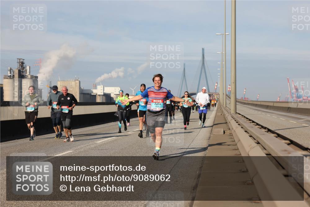 03.10.2025 - Köhlbrandbrückenlauf Lena Gebhardt http://msf.ph/oto/9089062 03.10.2025 10:07:00 Position 2  meine-sportfotos.de