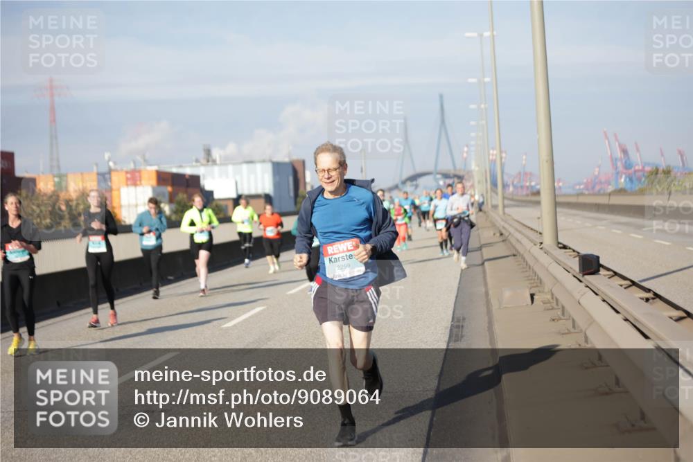 03.10.2025 - Köhlbrandbrückenlauf Jannik Wohlers http://msf.ph/oto/9089064 03.10.2025 10:09:17 Position 3 2259 meine-sportfotos.de