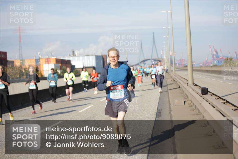 03.10.2025 - Köhlbrandbrückenlauf Jannik Wohlers http://msf.ph/oto/9089075 03.10.2025 10:09:17 Position 3 2259 meine-sportfotos.de