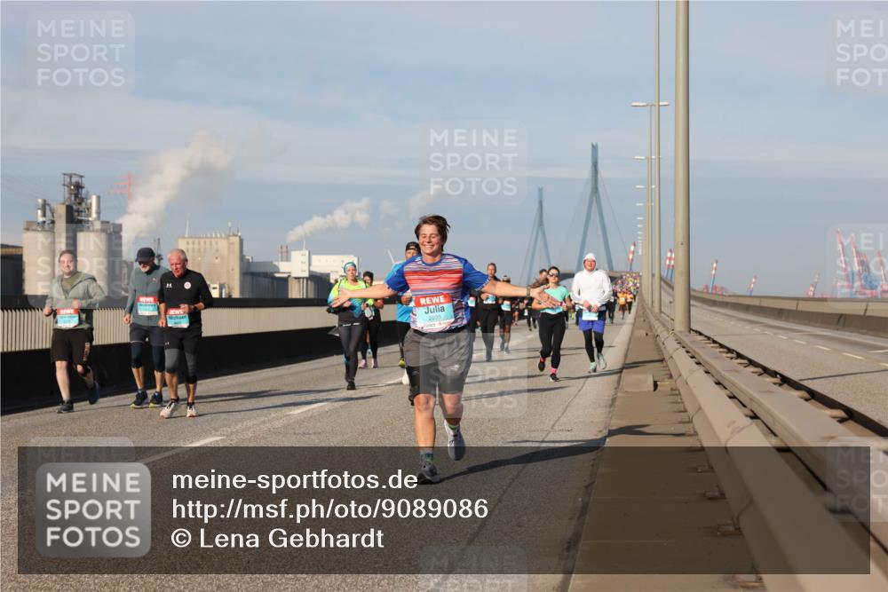 03.10.2025 - Köhlbrandbrückenlauf Lena Gebhardt http://msf.ph/oto/9089086 03.10.2025 10:07:00 Position 2 2935 meine-sportfotos.de