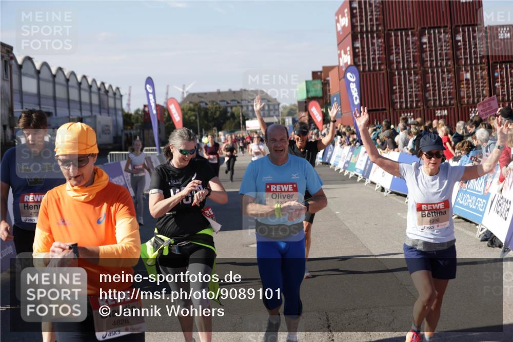 03.10.2025 - Köhlbrandbrückenlauf Jannik Wohlers http://msf.ph/oto/9089101 03.10.2025 13:19:18 Ziel 4143, 4593, 4631, 4632, 4690, 4725, 4727, 4816, 4828, 4876, 4996, 5443, 5451, 5853, 5858, 6057, 6088, 6225, 6226, 6230, 6576 meine-sportfotos.de