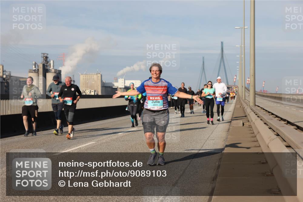 03.10.2025 - Köhlbrandbrückenlauf Lena Gebhardt http://msf.ph/oto/9089103 03.10.2025 10:07:00 Position 2 2935 meine-sportfotos.de