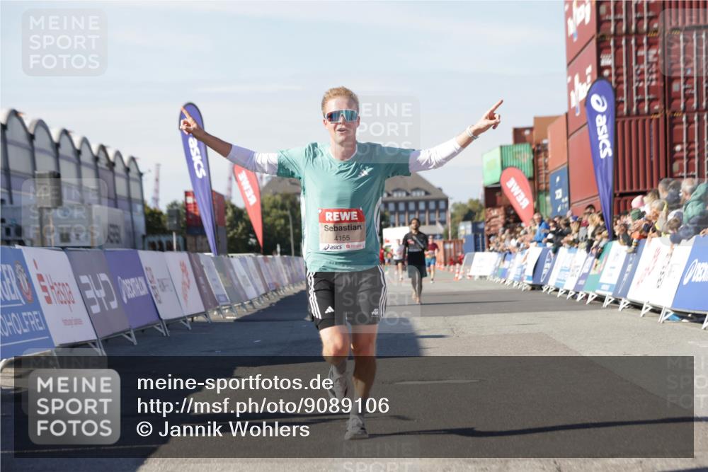 03.10.2025 - Köhlbrandbrückenlauf Jannik Wohlers http://msf.ph/oto/9089106 03.10.2025 12:53:33 Ziel 4029, 4155, 6241, 6656, 6804 meine-sportfotos.de