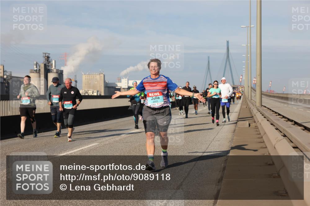 03.10.2025 - Köhlbrandbrückenlauf Lena Gebhardt http://msf.ph/oto/9089118 03.10.2025 10:07:01 Position 2 2935 meine-sportfotos.de