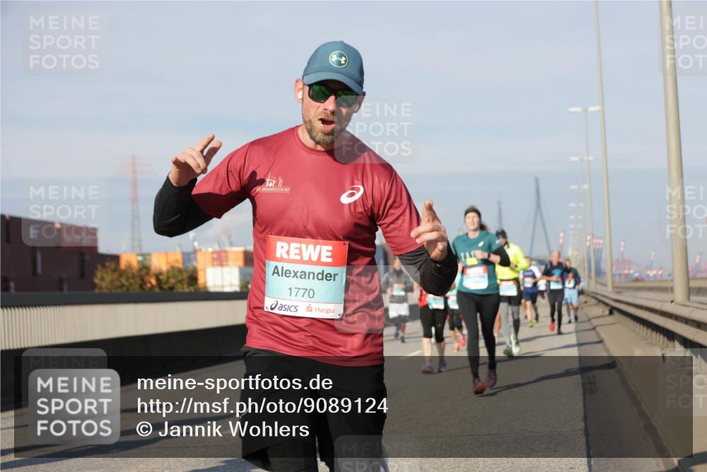 03.10.2025 - Köhlbrandbrückenlauf Jannik Wohlers http://msf.ph/oto/9089124 03.10.2025 09:58:26 Position 3 1770 meine-sportfotos.de