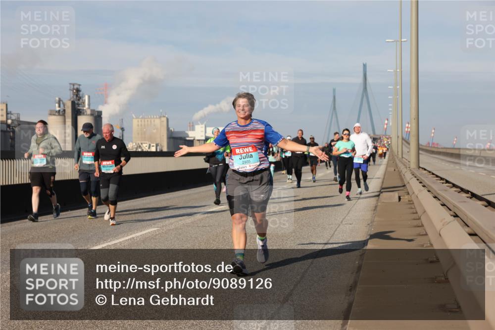 03.10.2025 - Köhlbrandbrückenlauf Lena Gebhardt http://msf.ph/oto/9089126 03.10.2025 10:07:01 Position 2 2935 meine-sportfotos.de