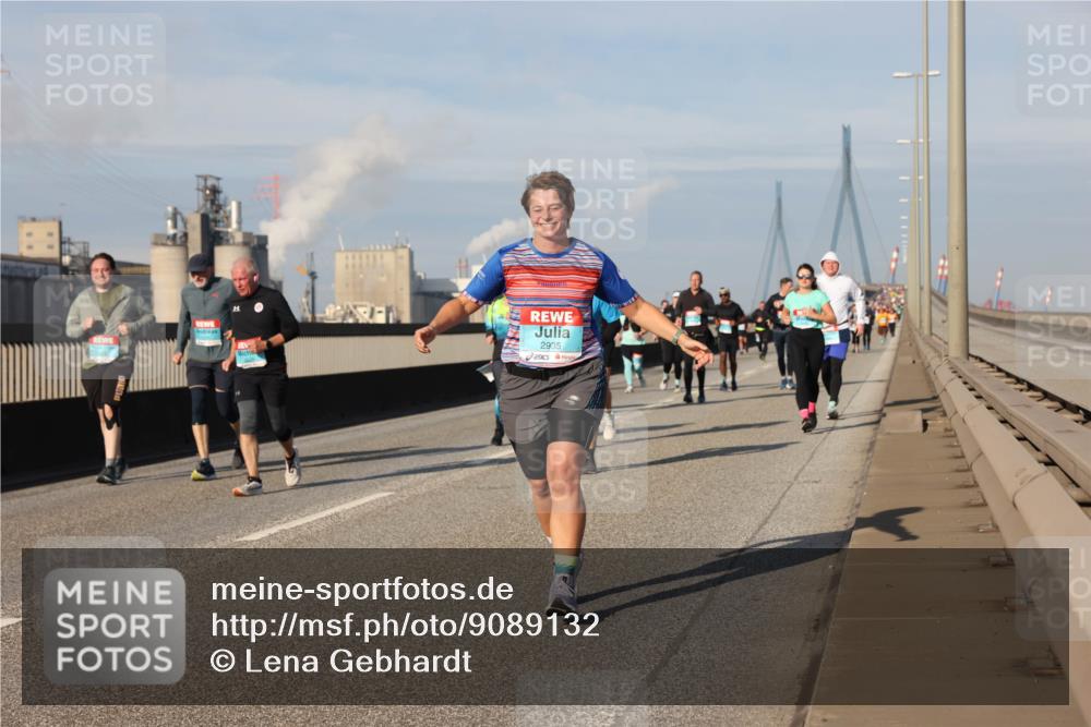 03.10.2025 - Köhlbrandbrückenlauf Lena Gebhardt http://msf.ph/oto/9089132 03.10.2025 10:07:01 Position 2 2935 meine-sportfotos.de