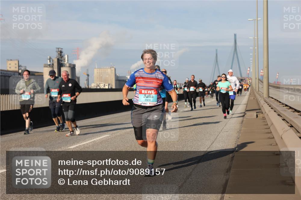 03.10.2025 - Köhlbrandbrückenlauf Lena Gebhardt http://msf.ph/oto/9089157 03.10.2025 10:07:01 Position 2 2935 meine-sportfotos.de