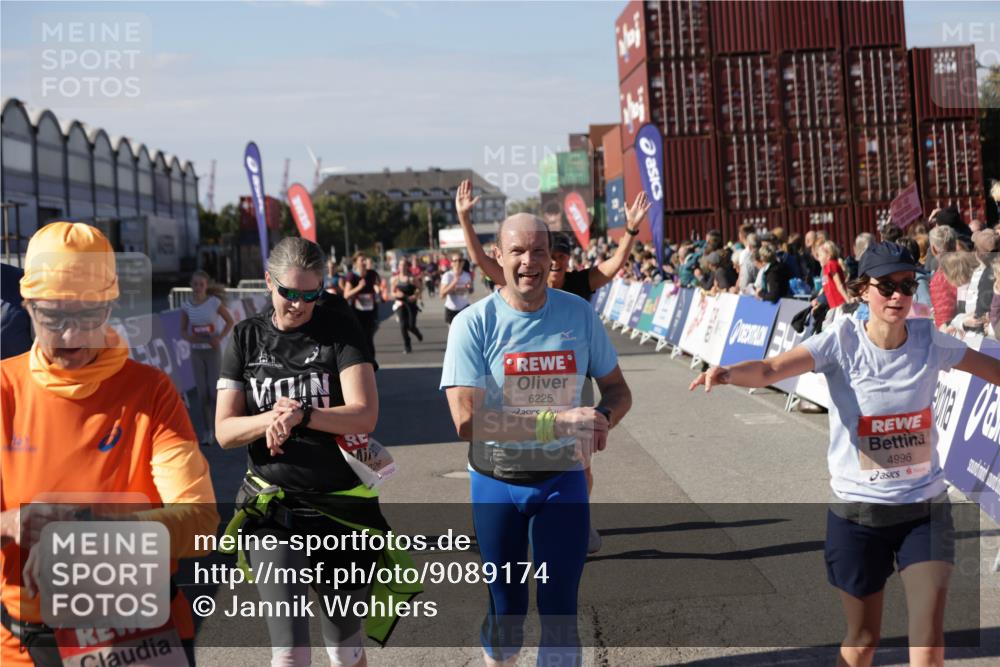 03.10.2025 - Köhlbrandbrückenlauf Jannik Wohlers http://msf.ph/oto/9089174 03.10.2025 13:19:19 Ziel 4143, 4593, 4631, 4632, 4690, 4725, 4727, 4816, 4828, 4996, 5443, 5451, 5853, 5858, 6057, 6225, 6226, 6230, 6576 meine-sportfotos.de