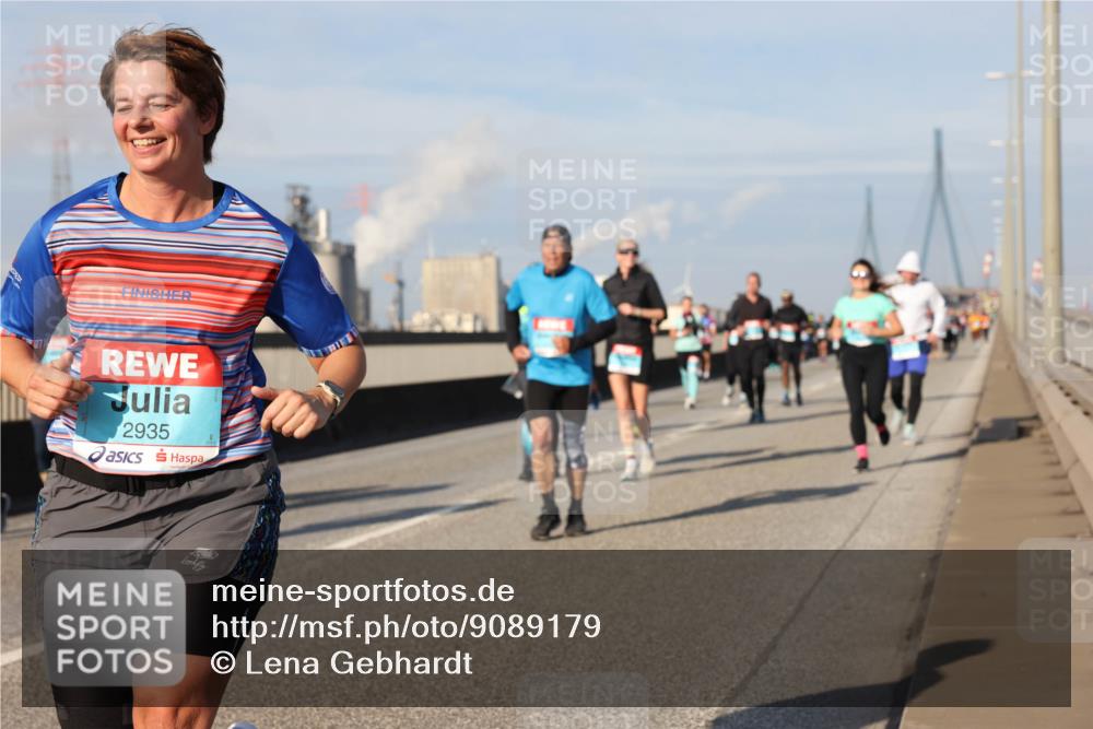 03.10.2025 - Köhlbrandbrückenlauf Lena Gebhardt http://msf.ph/oto/9089179 03.10.2025 10:07:03 Position 2 2935 meine-sportfotos.de