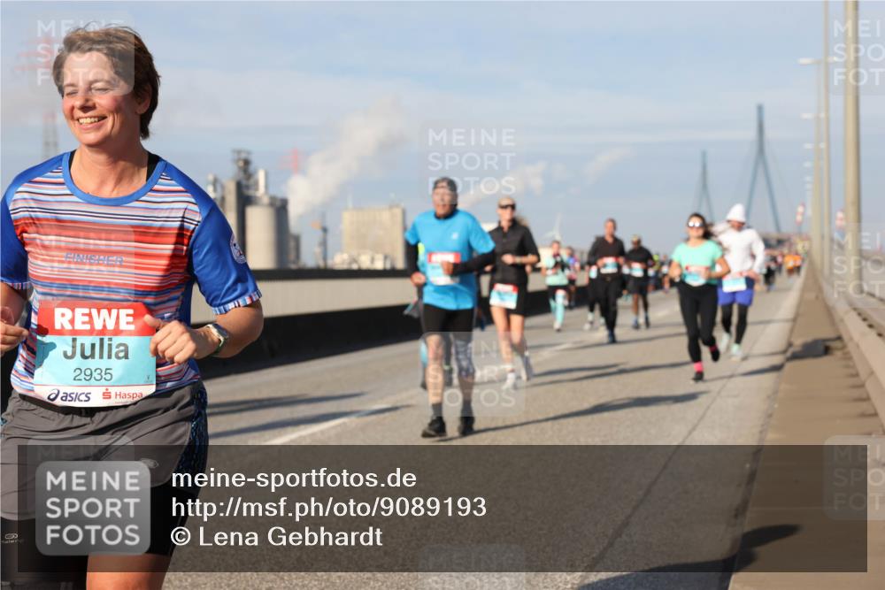 03.10.2025 - Köhlbrandbrückenlauf Lena Gebhardt http://msf.ph/oto/9089193 03.10.2025 10:07:03 Position 2 2935 meine-sportfotos.de
