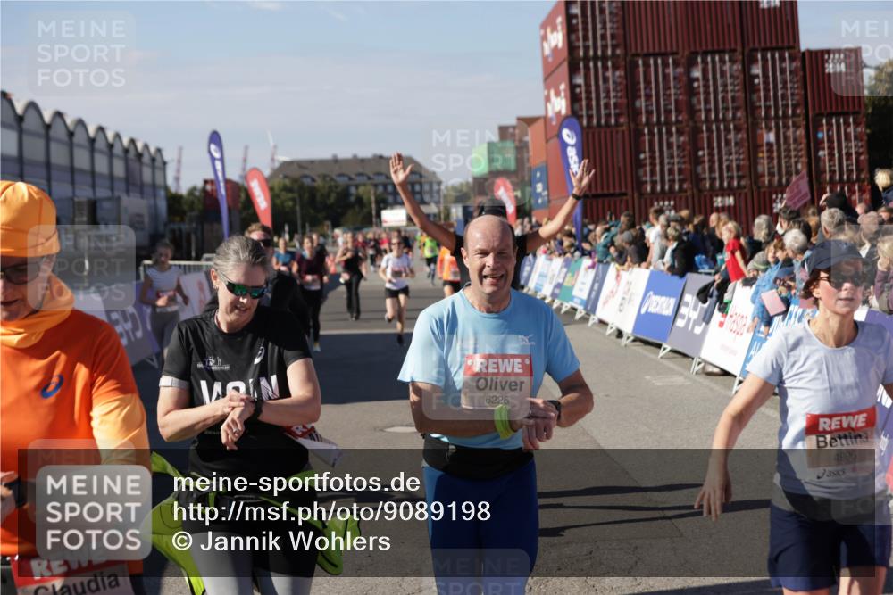 03.10.2025 - Köhlbrandbrückenlauf Jannik Wohlers http://msf.ph/oto/9089198 03.10.2025 13:19:19 Ziel 4143, 4593, 4631, 4632, 4690, 4725, 4727, 4816, 4828, 4996, 5443, 5451, 5853, 5858, 6057, 6225, 6226, 6230, 6576 meine-sportfotos.de