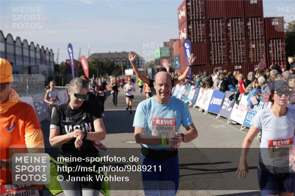 03.10.2025 - Köhlbrandbrückenlauf Jannik Wohlers http://msf.ph/oto/9089211 03.10.2025 13:19:19 Ziel 4143, 4593, 4631, 4632, 4690, 4725, 4727, 4816, 4828, 4996, 5443, 5451, 5853, 5858, 6057, 6225, 6226, 6230, 6576 meine-sportfotos.de