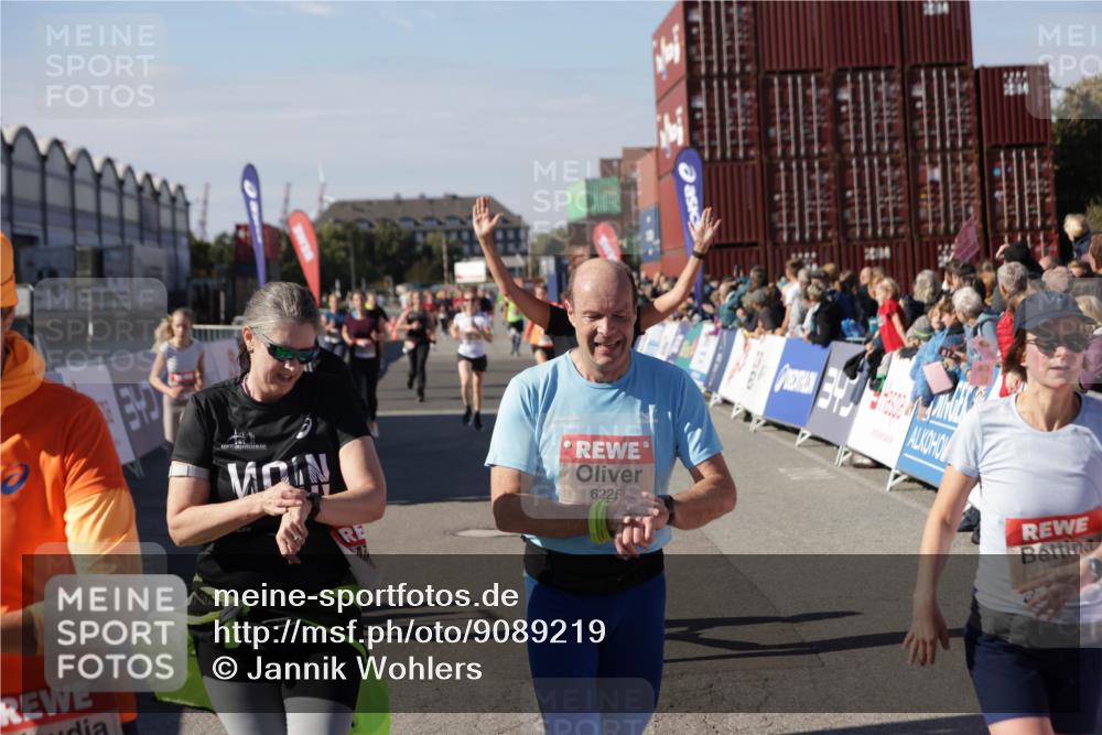 03.10.2025 - Köhlbrandbrückenlauf Jannik Wohlers http://msf.ph/oto/9089219 03.10.2025 13:19:19 Ziel 4143, 4593, 4631, 4632, 4690, 4725, 4727, 4816, 4828, 4996, 5443, 5451, 5853, 5858, 6057, 6225, 6226, 6230, 6576 meine-sportfotos.de