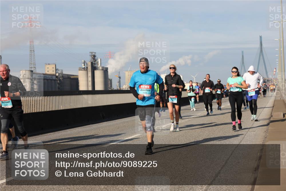 03.10.2025 - Köhlbrandbrückenlauf Lena Gebhardt http://msf.ph/oto/9089225 03.10.2025 10:07:03 Position 2 3129, 3393 meine-sportfotos.de