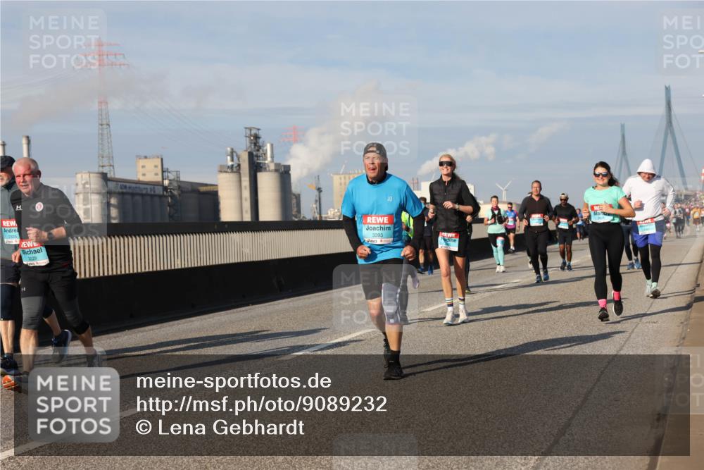 03.10.2025 - Köhlbrandbrückenlauf Lena Gebhardt http://msf.ph/oto/9089232 03.10.2025 10:07:03 Position 2 2325, 3129, 3393 meine-sportfotos.de