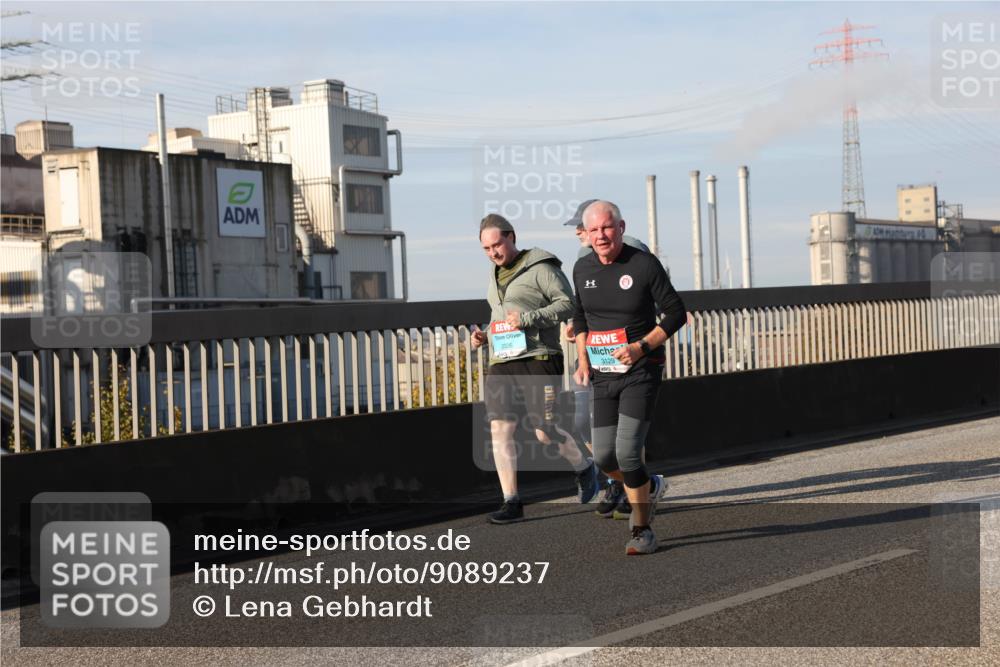 03.10.2025 - Köhlbrandbrückenlauf Lena Gebhardt http://msf.ph/oto/9089237 03.10.2025 10:07:04 Position 2 1, 2326, 3129 meine-sportfotos.de