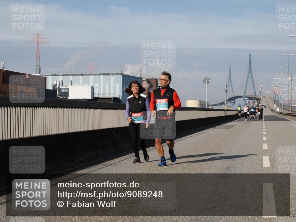 03.10.2025 - Köhlbrandbrückenlauf Fabian Wolf http://msf.ph/oto/9089248 03.10.2025 10:24:45 Position 3 2490 meine-sportfotos.de