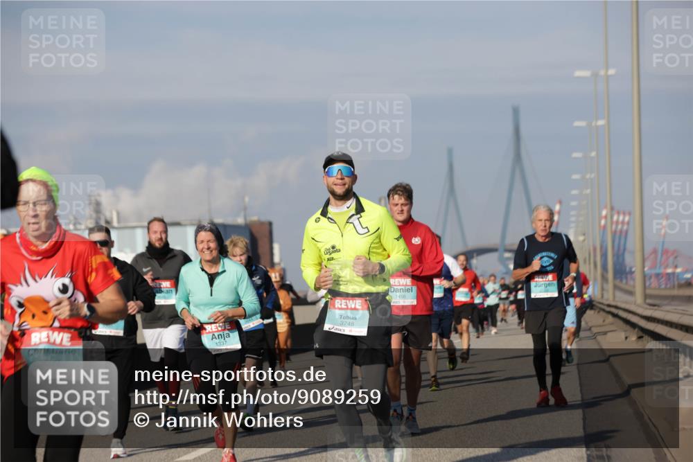 03.10.2025 - Köhlbrandbrückenlauf Jannik Wohlers http://msf.ph/oto/9089259 03.10.2025 09:58:30 Position 3 1337, 3748, 1456 meine-sportfotos.de