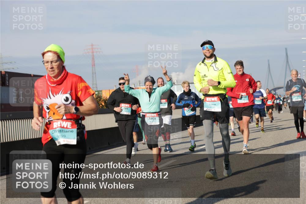 03.10.2025 - Köhlbrandbrückenlauf Jannik Wohlers http://msf.ph/oto/9089312 03.10.2025 09:58:31 Position 3 800, 3699, 3395, 1337, 3748 meine-sportfotos.de