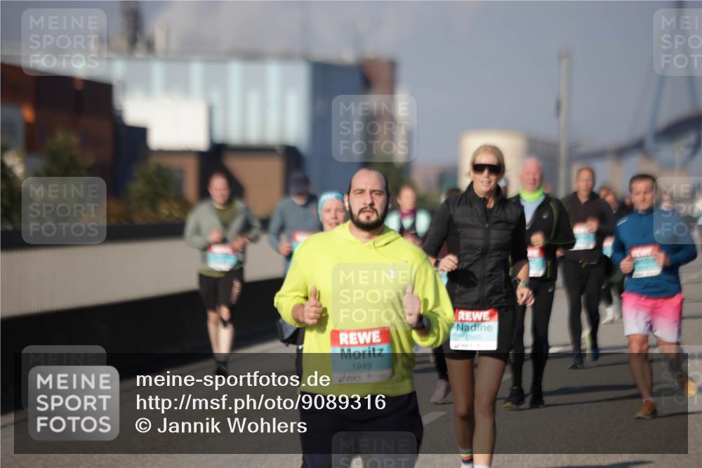 03.10.2025 - Köhlbrandbrückenlauf Jannik Wohlers http://msf.ph/oto/9089316 03.10.2025 10:09:41 Position 3 1949, 2845 meine-sportfotos.de