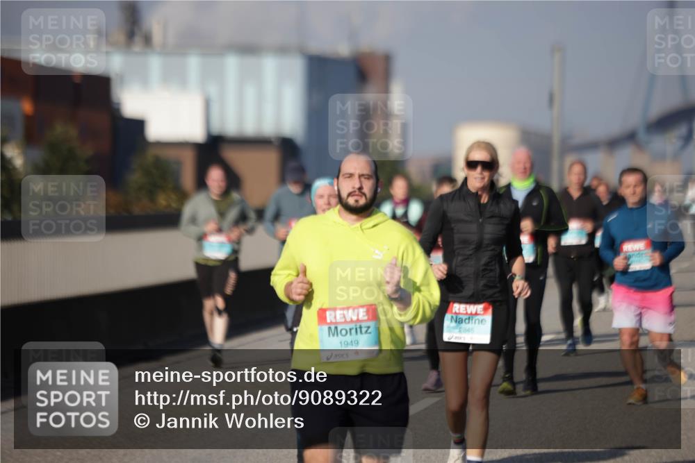 03.10.2025 - Köhlbrandbrückenlauf Jannik Wohlers http://msf.ph/oto/9089322 03.10.2025 10:09:41 Position 3 1949, 2845 meine-sportfotos.de