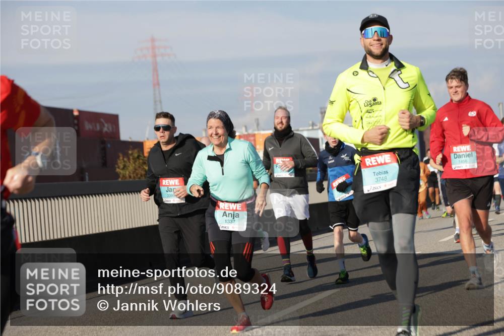 03.10.2025 - Köhlbrandbrückenlauf Jannik Wohlers http://msf.ph/oto/9089324 03.10.2025 09:58:31 Position 3 3395, 1337, 3748, 1456 meine-sportfotos.de