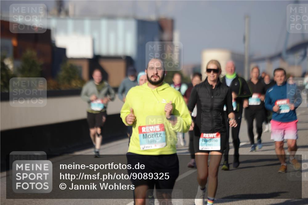 03.10.2025 - Köhlbrandbrückenlauf Jannik Wohlers http://msf.ph/oto/9089325 03.10.2025 10:09:41 Position 3 1949, 2845 meine-sportfotos.de