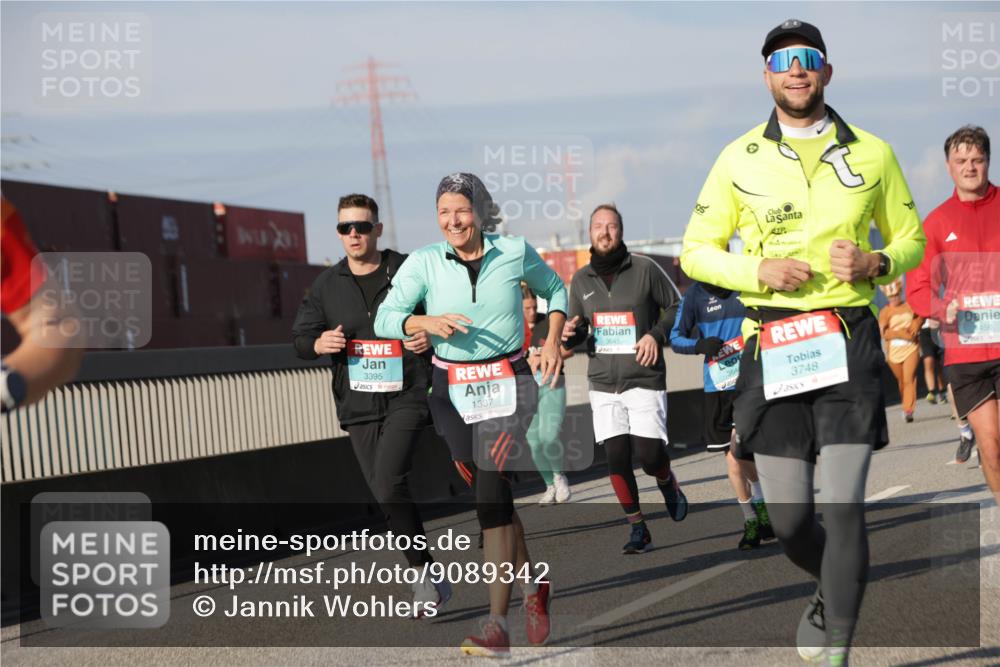 03.10.2025 - Köhlbrandbrückenlauf Jannik Wohlers http://msf.ph/oto/9089342 03.10.2025 09:58:32 Position 3 3395, 1337, 3645, 3748, 456 meine-sportfotos.de