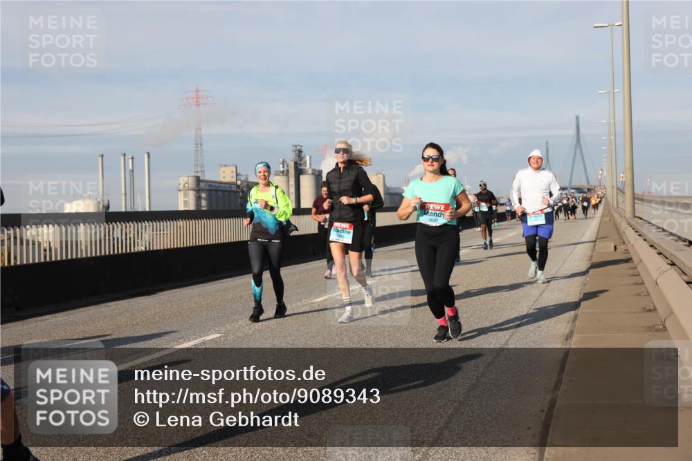 03.10.2025 - Köhlbrandbrückenlauf Lena Gebhardt http://msf.ph/oto/9089343 03.10.2025 10:07:06 Position 2 2681 meine-sportfotos.de