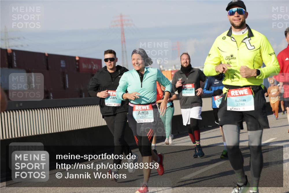 03.10.2025 - Köhlbrandbrückenlauf Jannik Wohlers http://msf.ph/oto/9089359 03.10.2025 09:58:32 Position 3 3395, 1337, 3645, 3748 meine-sportfotos.de