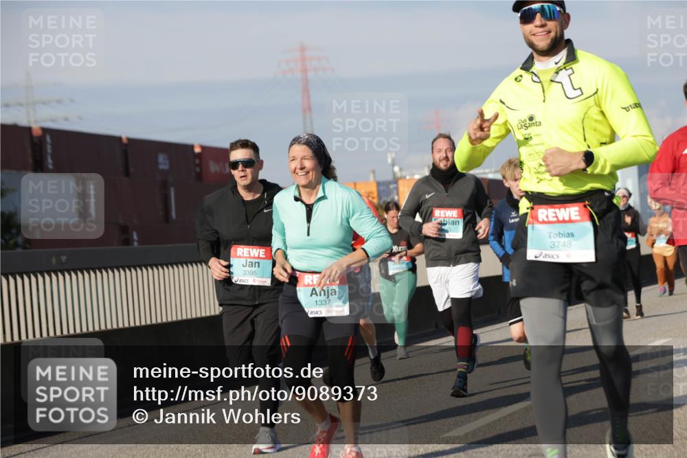03.10.2025 - Köhlbrandbrückenlauf Jannik Wohlers http://msf.ph/oto/9089373 03.10.2025 09:58:32 Position 3 3395, 1337, 3748 meine-sportfotos.de