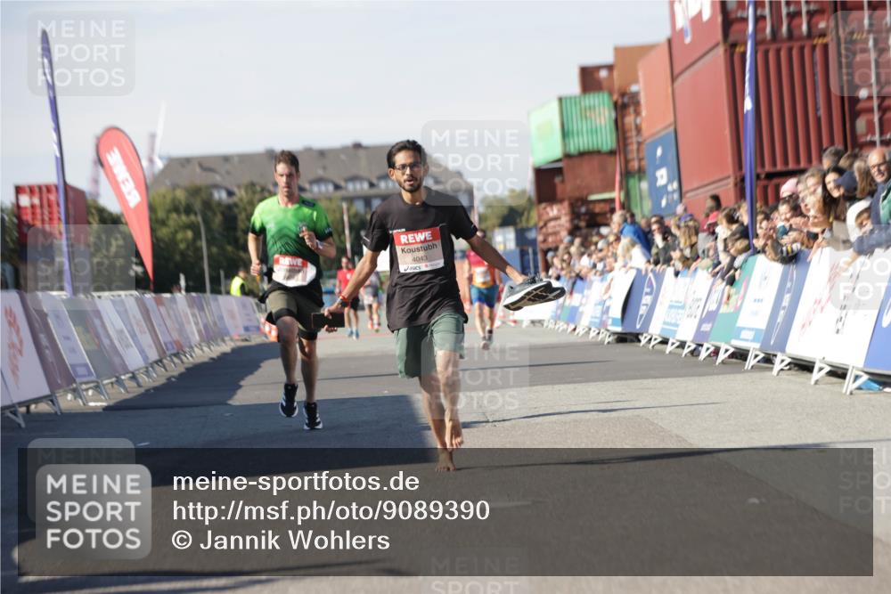 03.10.2025 - Köhlbrandbrückenlauf Jannik Wohlers http://msf.ph/oto/9089390 03.10.2025 12:53:39 Ziel 4043, 4155, 6241, 6624, 6804 meine-sportfotos.de