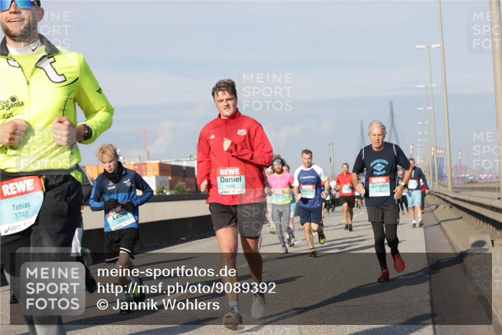 03.10.2025 - Köhlbrandbrückenlauf Jannik Wohlers http://msf.ph/oto/9089392 03.10.2025 09:58:33 Position 3 3748, 1456, 3644 meine-sportfotos.de