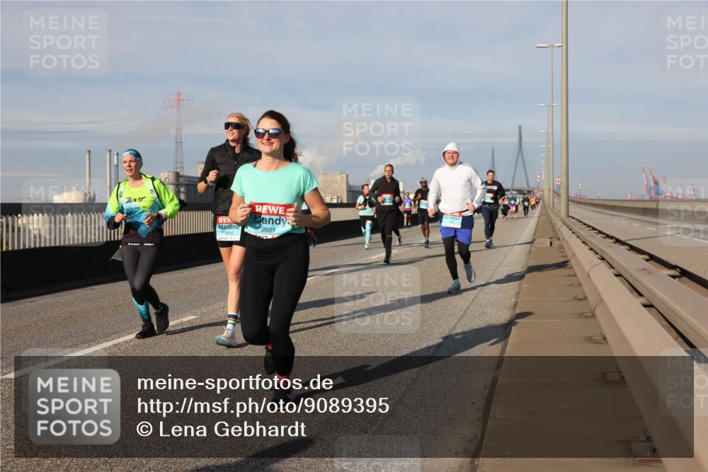 03.10.2025 - Köhlbrandbrückenlauf Lena Gebhardt http://msf.ph/oto/9089395 03.10.2025 10:07:07 Position 2 1001, 2681, 2845 meine-sportfotos.de