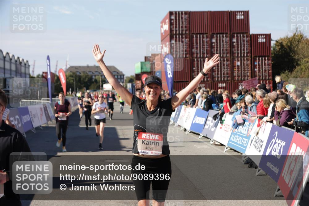 03.10.2025 - Köhlbrandbrückenlauf Jannik Wohlers http://msf.ph/oto/9089396 03.10.2025 13:19:21 Ziel 4143, 4593, 4632, 4690, 4725, 4727, 4828, 4996, 5009, 5443, 5451, 5853, 5858, 6057, 6225, 6226, 6230, 6576, 6753 meine-sportfotos.de