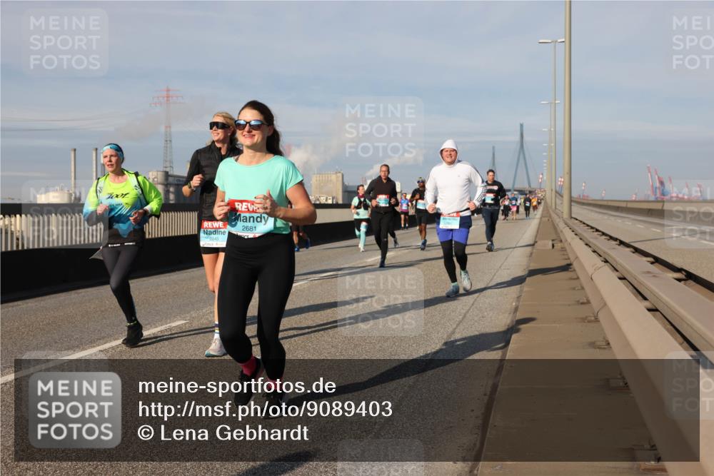 03.10.2025 - Köhlbrandbrückenlauf Lena Gebhardt http://msf.ph/oto/9089403 03.10.2025 10:07:07 Position 2 2845, 2681 meine-sportfotos.de