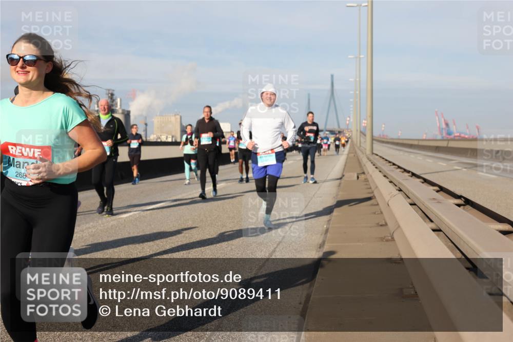 03.10.2025 - Köhlbrandbrückenlauf Lena Gebhardt http://msf.ph/oto/9089411 03.10.2025 10:07:07 Position 2 268 meine-sportfotos.de