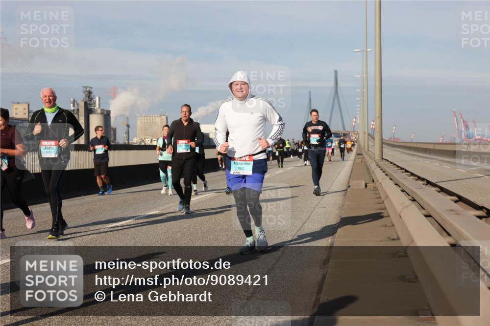 03.10.2025 - Köhlbrandbrückenlauf Lena Gebhardt http://msf.ph/oto/9089421 03.10.2025 10:07:08 Position 2 3256, 1927 meine-sportfotos.de