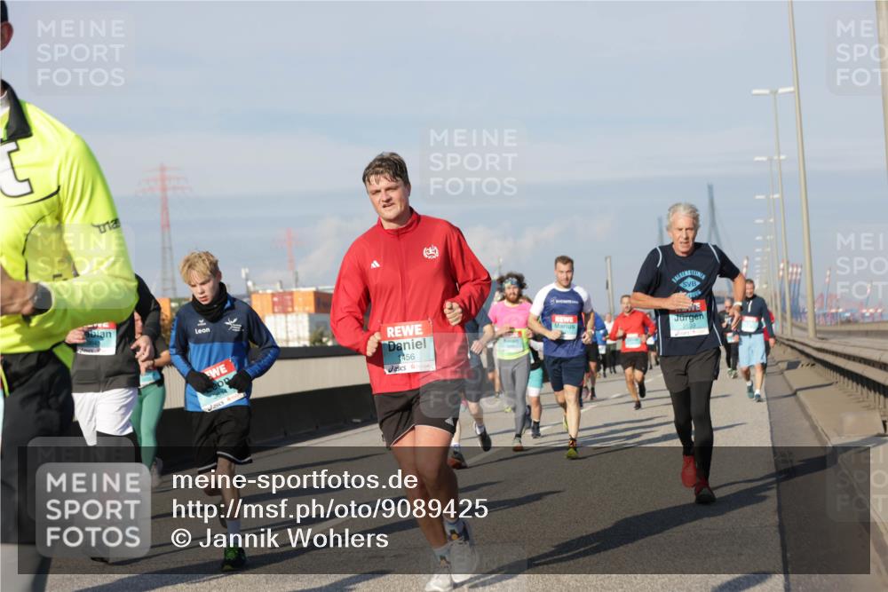 03.10.2025 - Köhlbrandbrückenlauf Jannik Wohlers http://msf.ph/oto/9089425 03.10.2025 09:58:33 Position 3 3614, 1456, 2699 meine-sportfotos.de